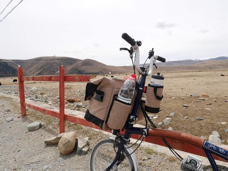 Vincita B124B-BR Brompton Bottle Bag with Klickfix Quad Adapter - Brown - SpinWarriors
